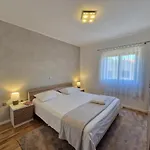 Ivana 特罗吉尔